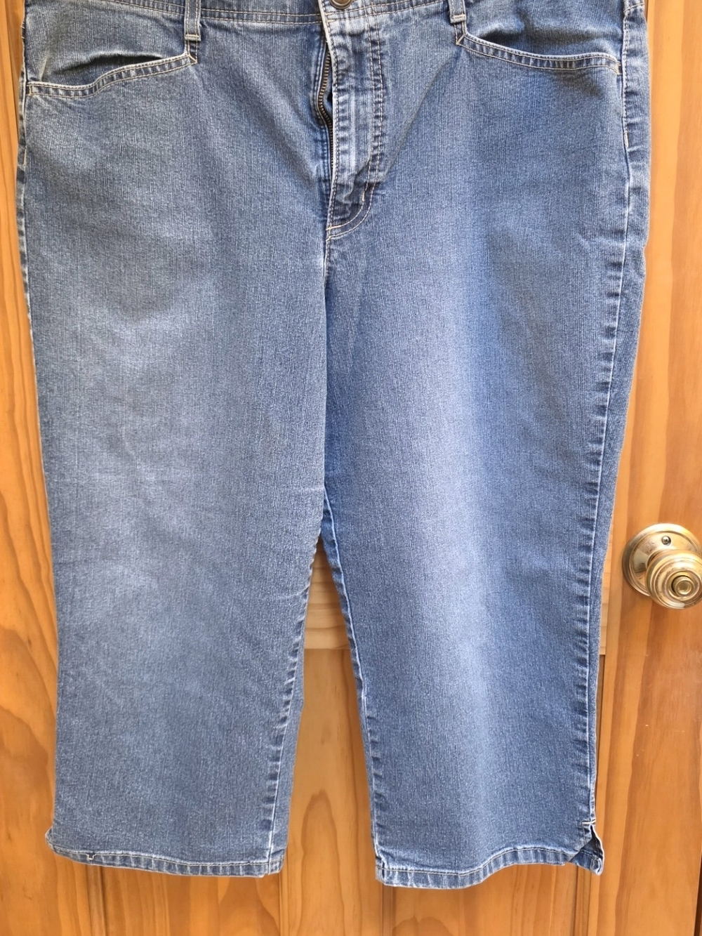 Gloria Vanderbilt Light Blue Denim Capris